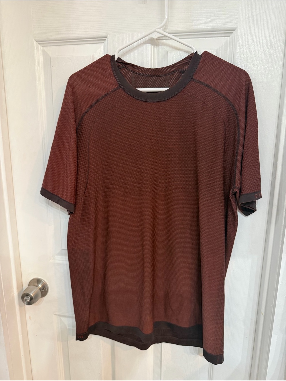 Lulu lemon Mens Breathable Maroon Crew Neck Performance Shirt